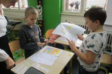 Učíme se slovní druhy, vyhledávat v textu a vymýšlet příběhy