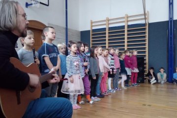 20.12. 2018 - Jarmark, zpívání u stromečku a spaní ve škole