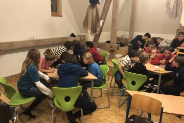 40 dětí, 8 týmů, 1 vítěz - Historicky první klubový pub quiz vyhrál tým Autisti - Vašek, Majda, Hupík, Filip a Nela