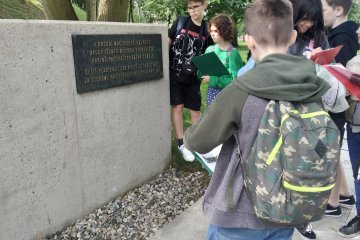 Po stopách hrdinů Heydrichiády (Památník Operace Anthropoid, Kobyliská střelnice, Ďáblický hřbitov)