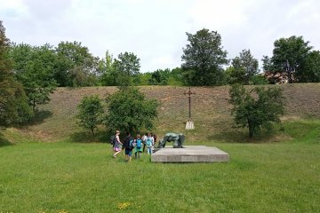 Po stopách hrdinů Heydrichiády (Památník Operace Anthropoid, Kobyliská střelnice, Ďáblický hřbitov)