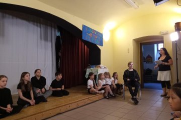 Divadelní představení žáků 5. C a sboru Tajemství staré bambitky