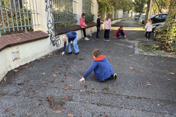 Z denního dění ve 3.B-slušné chování v MHD a rýsování kružnic