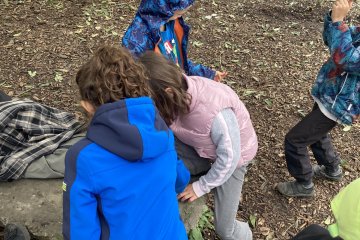 Seznámení s Dědou Lesoněm + galerie umění osové souměrnosti