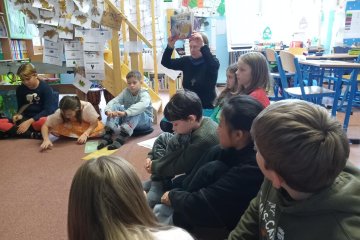 V knihovně poznávám rozdíl mezi beletrií a naučnou literaturou