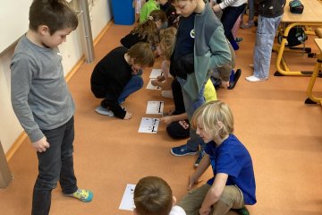 Listopad 25 - 17.listopad, násobení, knihovna, gymnastika