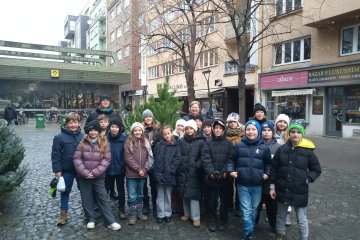 1. adventní pondělí, pořizujeme stromeček, tvoříme v Canvě