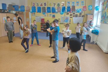 Kreativně pohybem + DIVADLO Kapr Karel