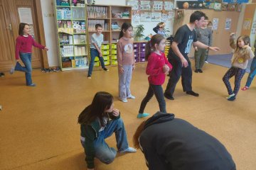 Kreativně pohybem + DIVADLO Kapr Karel