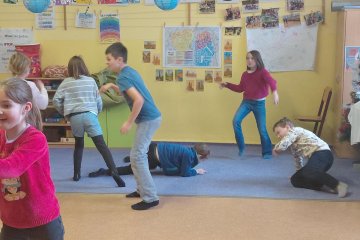 Kreativně pohybem + DIVADLO Kapr Karel