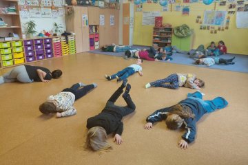 Kreativně pohybem + DIVADLO Kapr Karel