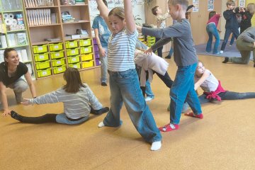 Kreativně pohybem + DIVADLO Kapr Karel