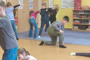 Kreativně pohybem + DIVADLO Kapr Karel