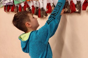 Mikuláš + adventní kalendář + přespávačka + koncert v kostele.