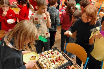 Mikuláš + adventní kalendář + přespávačka + koncert v kostele.