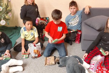 Mikuláš + adventní kalendář + přespávačka + koncert v kostele.