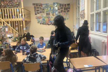 Mikuláš + adventní kalendář + přespávačka + koncert v kostele.