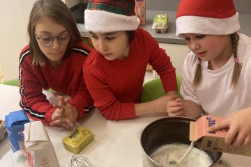 Mikuláš + adventní kalendář + přespávačka + koncert v kostele.