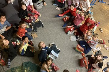 Mikuláš + adventní kalendář + přespávačka + koncert v kostele.