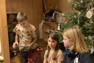 Mikuláš + adventní kalendář + přespávačka + koncert v kostele.