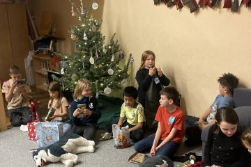 Mikuláš + adventní kalendář + přespávačka + koncert v kostele.