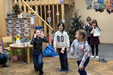 Mikuláš + adventní kalendář + přespávačka + koncert v kostele.