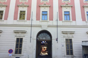Invalidovna - historická budova - (Anička Steinerová)