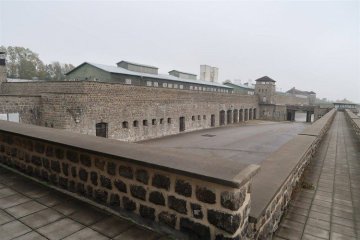 Deváťáci uctili památku obětí nacistického teroru v Mauthausenu