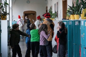 Pernerku i Lyčkárnu letos, jako každý rok, navštívil Mikuláš, andělé a čerti