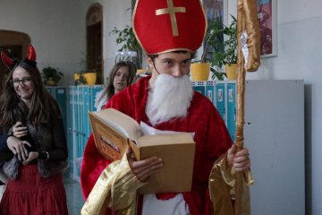 Pernerku i Lyčkárnu letos, jako každý rok, navštívil Mikuláš, andělé a čerti