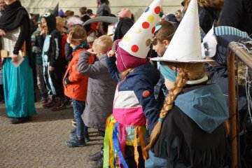 Děti oslavily masopust tradičním průvodem
