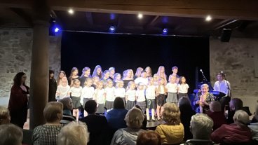 Školní pěvecký sbor Piánko zazpíval na mezigeneračním koncertě