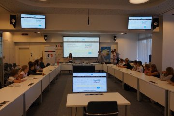 Reportéři na startu z Mediálního klubu na návštěvě v České televizi