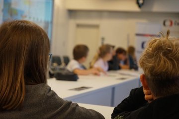 Reportéři na startu z Mediálního klubu na návštěvě v České televizi