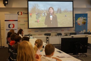 Reportéři na startu z Mediálního klubu na návštěvě v České televizi