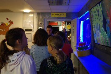 Reportéři na startu z Mediálního klubu na návštěvě v České televizi