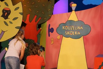 Reportéři na startu z Mediálního klubu na návštěvě v České televizi