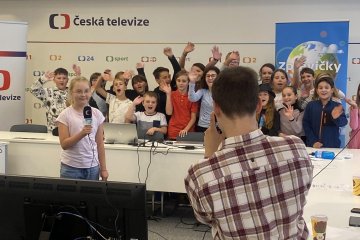 Reportéři na startu z Mediálního klubu na návštěvě v České televizi