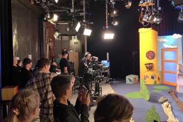 Reportéři na startu z Mediálního klubu na návštěvě v České televizi