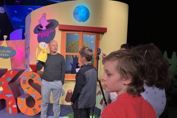 Reportéři na startu z Mediálního klubu na návštěvě v České televizi