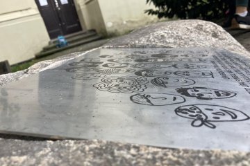 Pamětní kámen u naší lípy