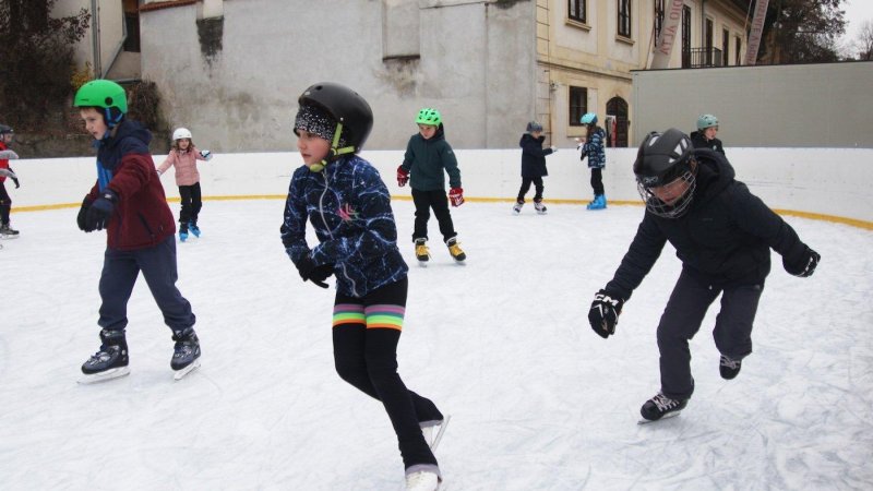 Od mantinelu k holubičkám: Jak jsme zkrotili ledovou plochu
