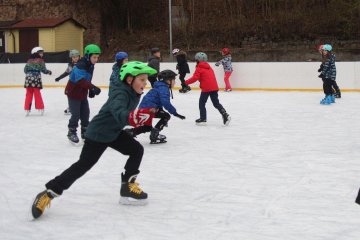 Od mantinelu k holubičkám: Jak jsme zkrotili ledovou plochu