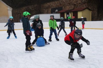 Od mantinelu k holubičkám: Jak jsme zkrotili ledovou plochu