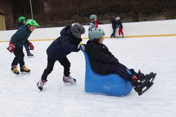 Od mantinelu k holubičkám: Jak jsme zkrotili ledovou plochu