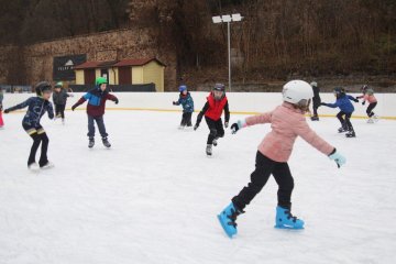 Od mantinelu k holubičkám: Jak jsme zkrotili ledovou plochu