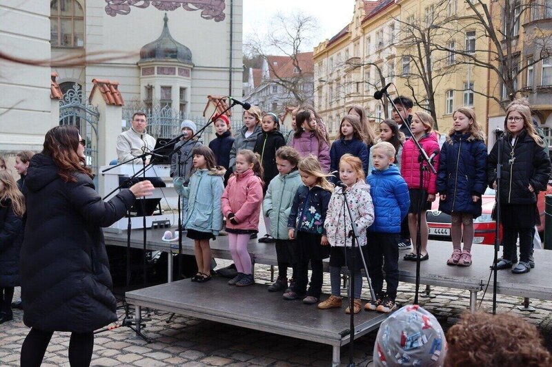 Piánko zazpívalo na Velikonočním jarmarku